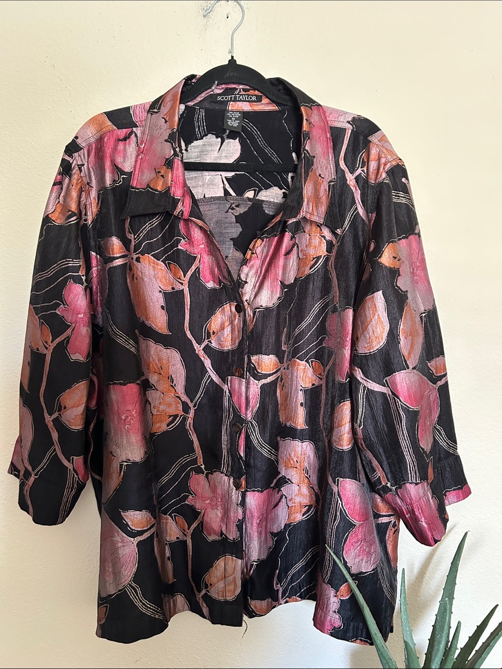 Scott Taylor Women's Black Floral Button-Down Shirt - Pink & Peach Bloom